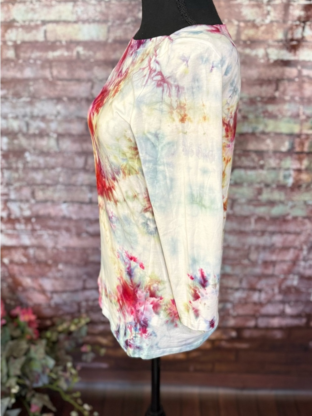 Lilly Pulitzer White Multicolor Tie-Dye Boatneck 3/4 Sleeve Tee - Picture 2 of 5